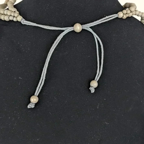 Graduated Wood Beaded Vintage Necklace - Picture 4 of 5